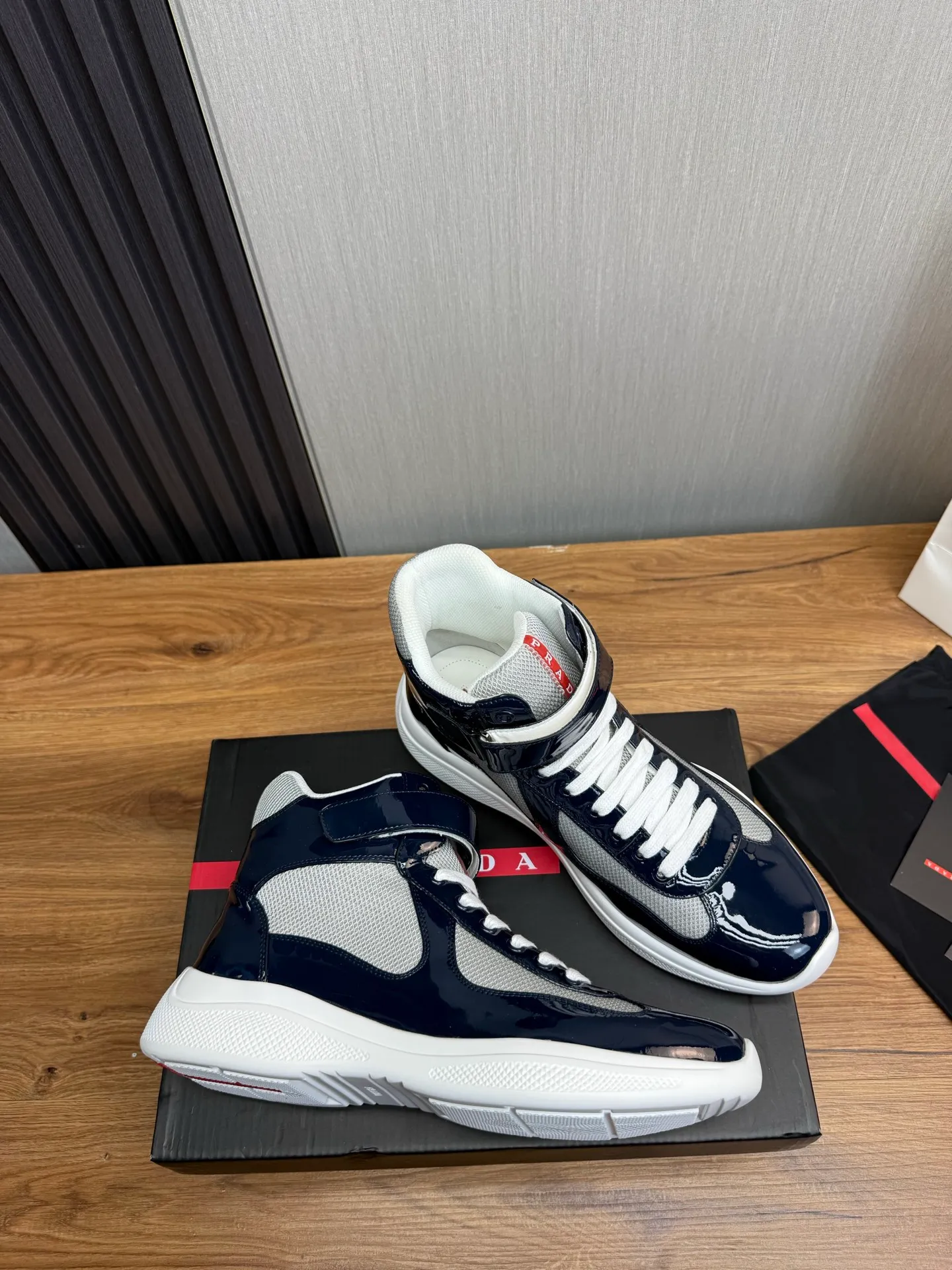 Men's shoes 700💰 [PRADA] Hot selling items🔥Must be recommended every day~~ Official website synchronized, 1:1 high quality shipments✔️ Imported cowhide fabric, cowhide lining, original bottom, high-end airplane box packaging🎁 38-45 (38.45 custom-made, non-refundable)